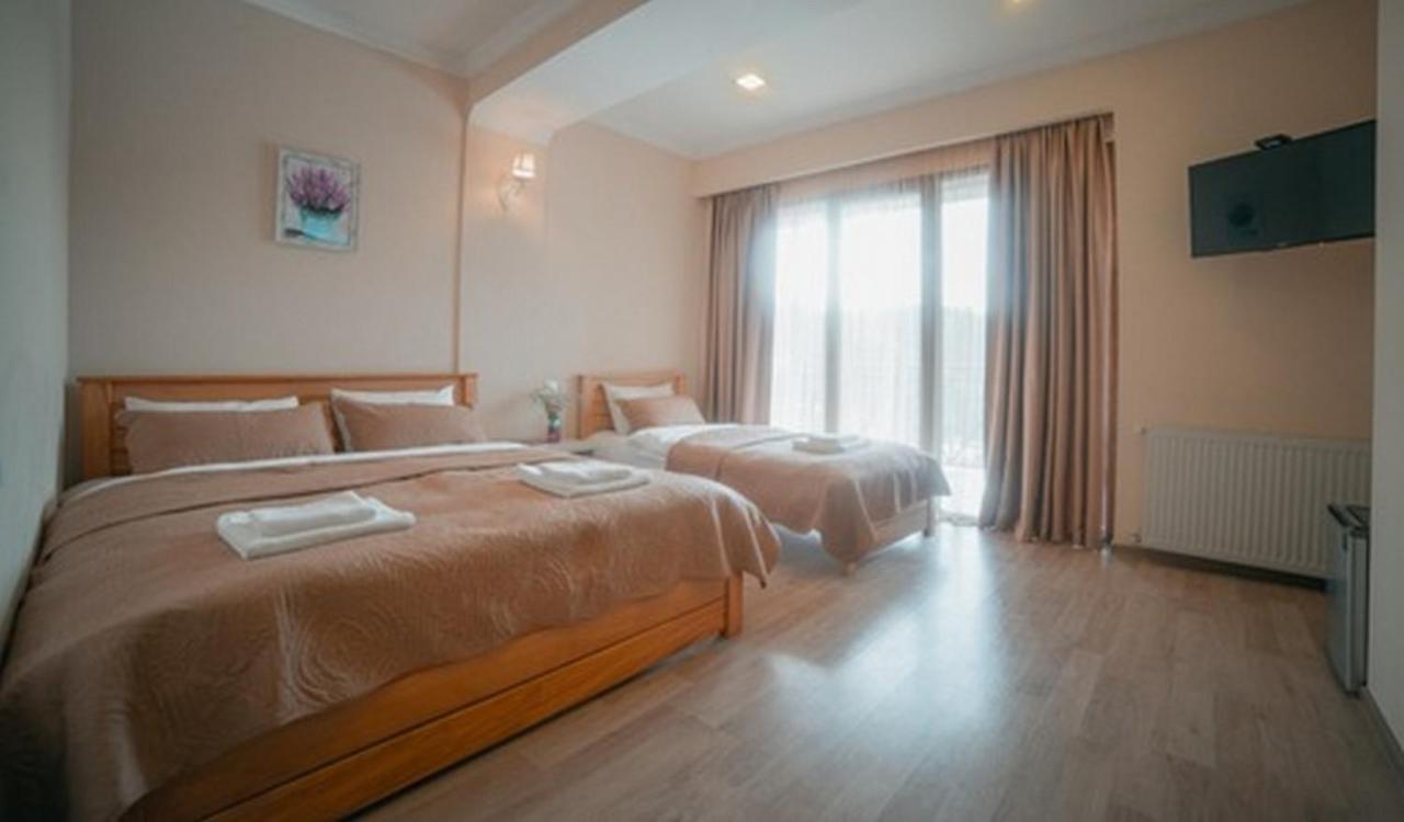 Hotel Surami Esterno foto