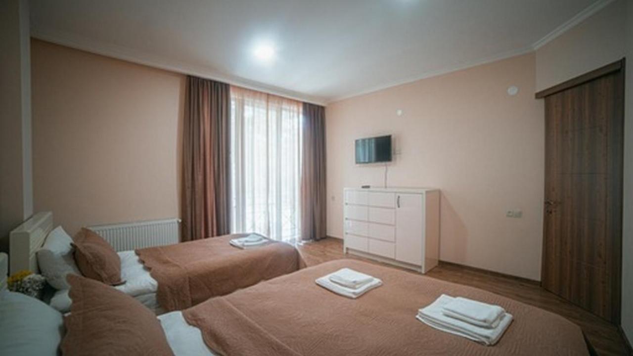 Hotel Surami Esterno foto