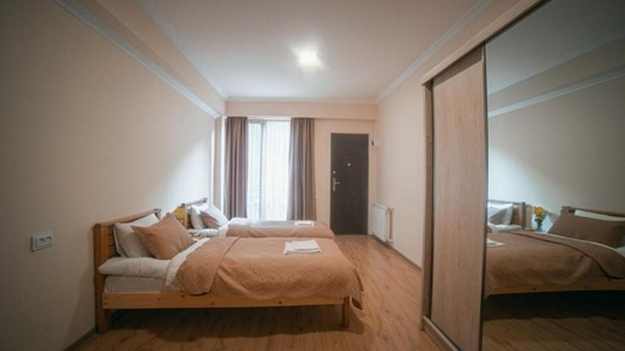 Hotel Surami Esterno foto