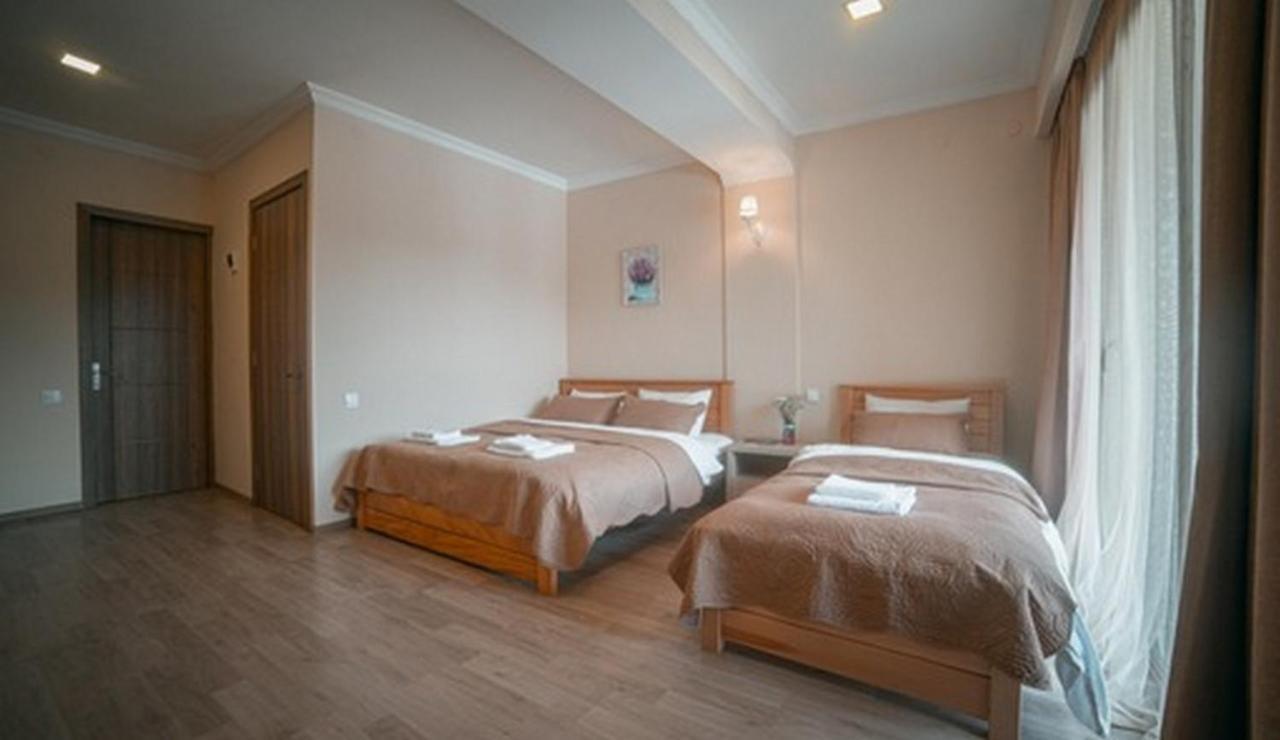 Hotel Surami Esterno foto