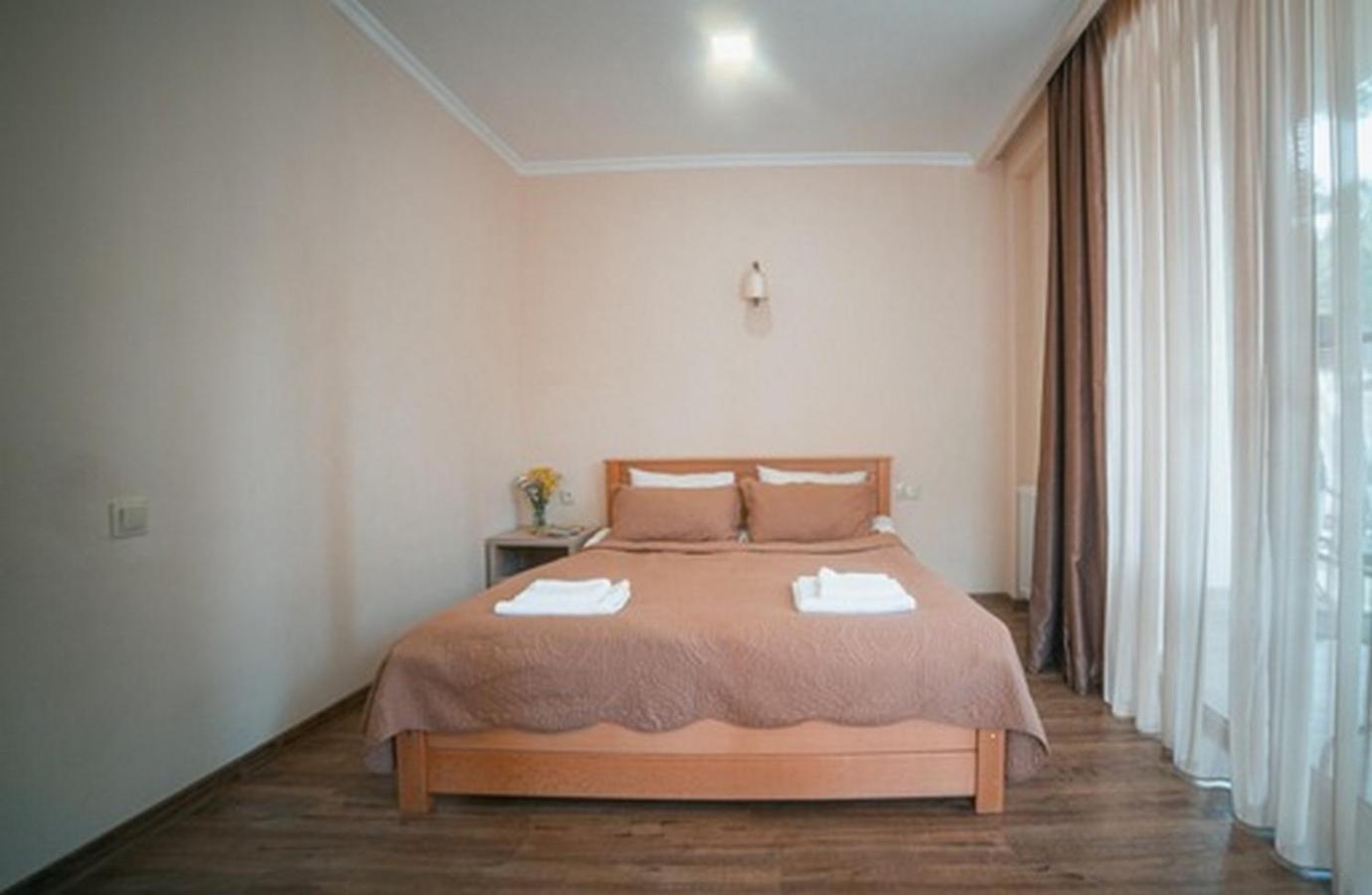Hotel Surami Esterno foto