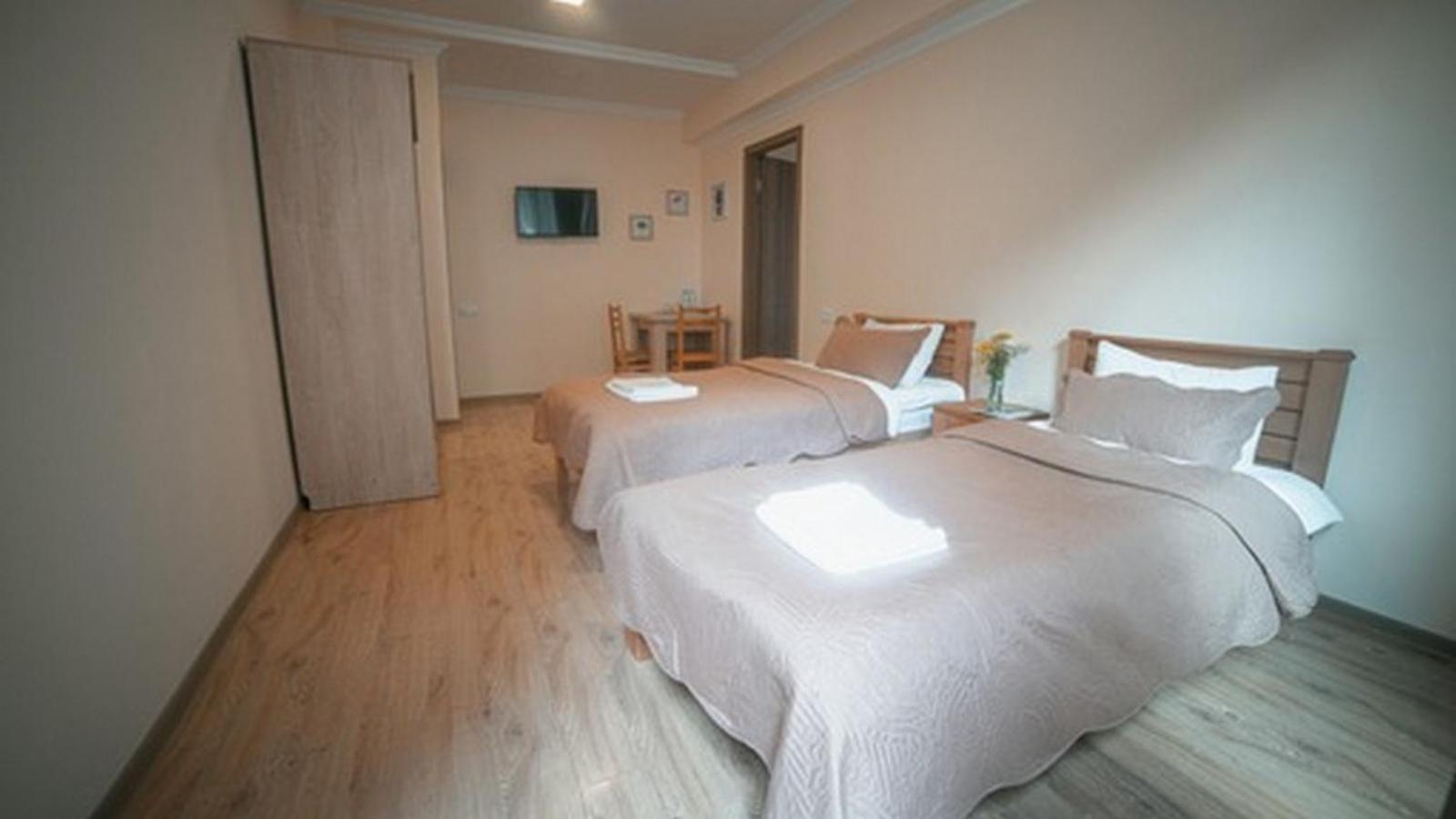 Hotel Surami Esterno foto