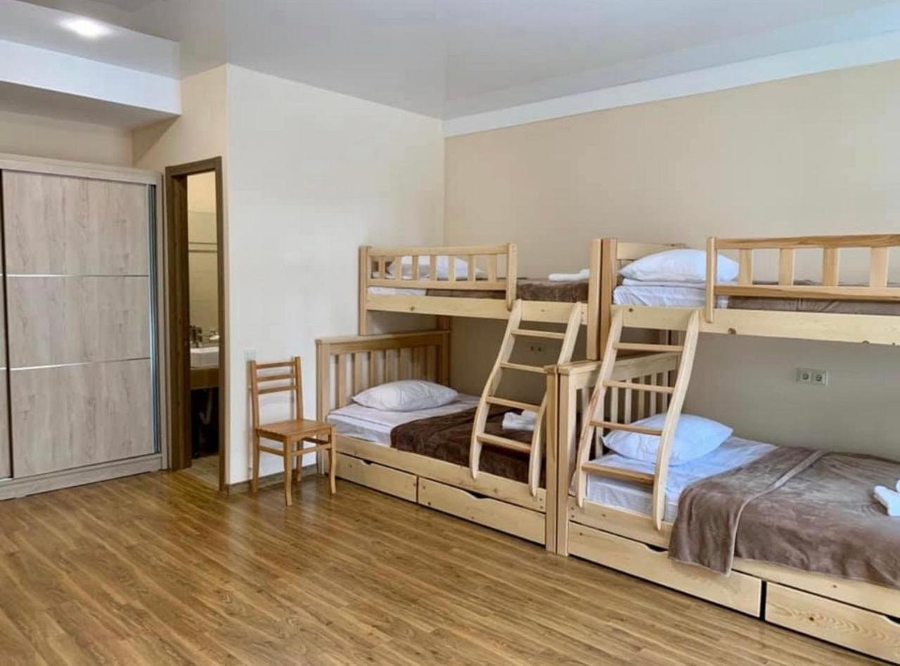 Hotel Surami Esterno foto